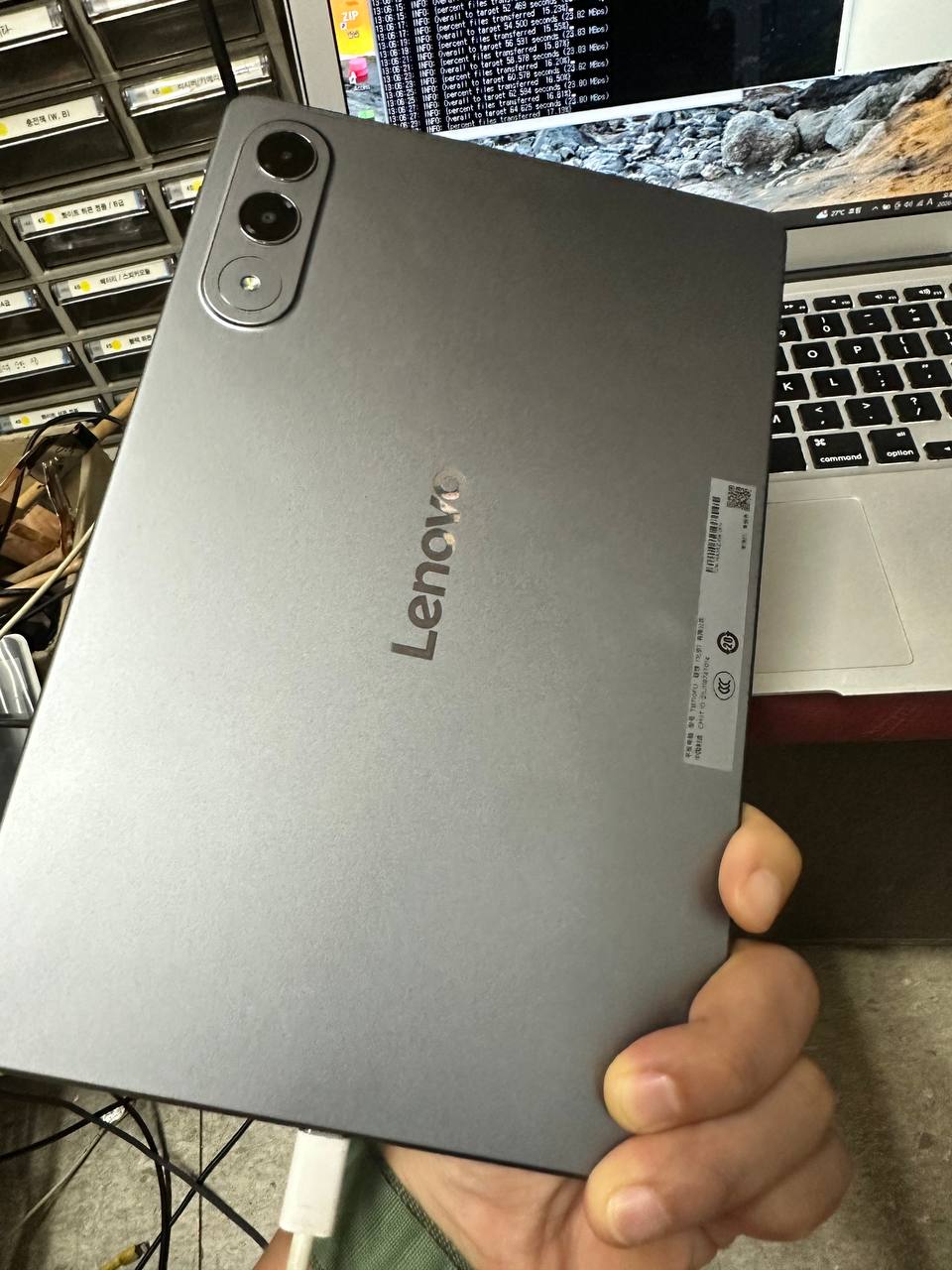 선릉점 레노버 Lenovo Yoga Tab 한글화 롬 작업중 벽돌 전원불 수리사례 상세사진 4번 이미지입니다. [레노버 Yoga Tab 한글화 롬 작업 중 벽돌·전원불 복구 수리 완료 (대구 택배 요청)] 관련 1번째 수리 단계로, 수리 전 기본 기능과 손상 범위를 확인하는 초기 확인 과정입니다.